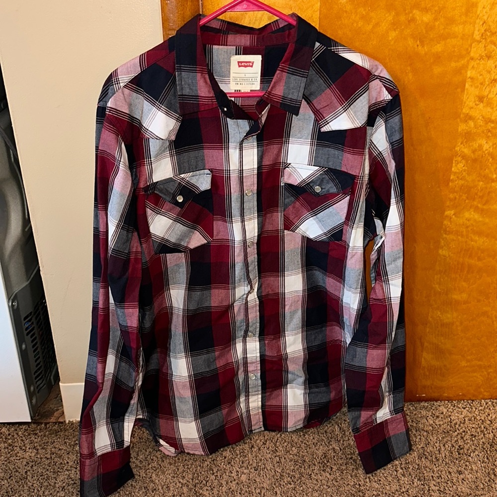 Levi’s men’s flannel button up Size Large.